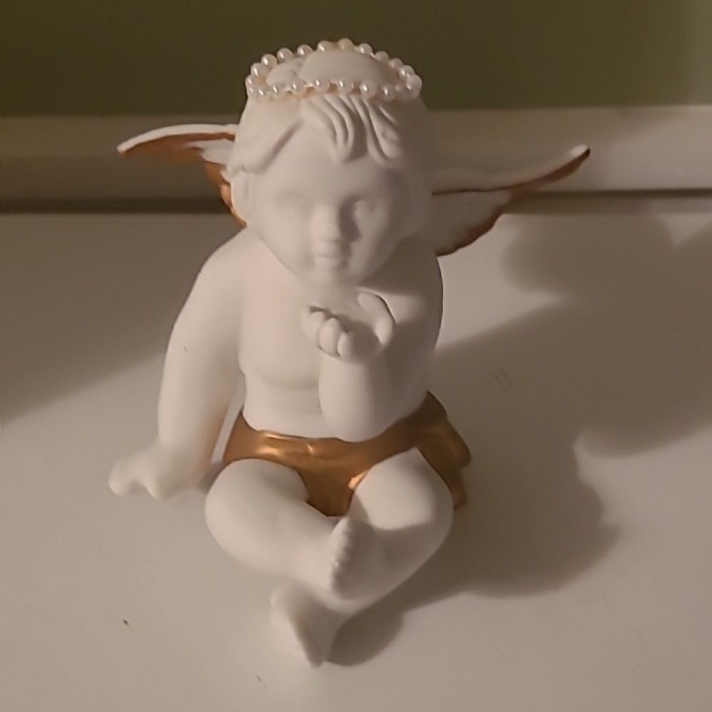 Christmas Around the World Cherub